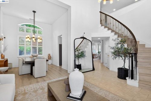 192 Mayhew Way, Walnut Creek, CA, 94597-2031 | Card Image