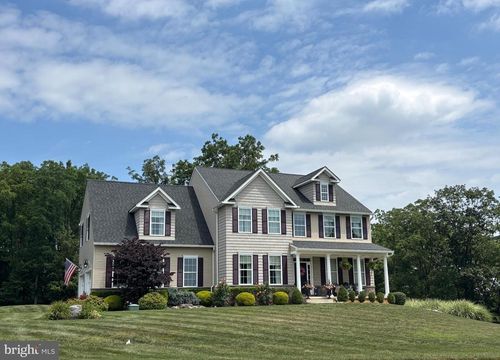 9815 Hilltop Dr, Bangor, PA, 18013-4249 | Card Image
