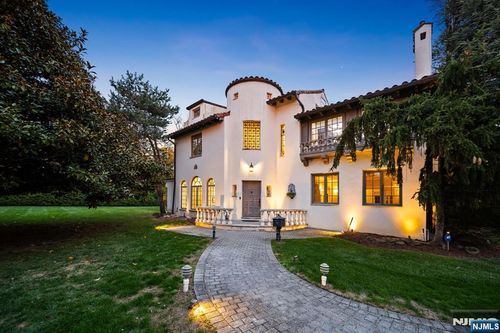 3 Serafin Pl, Glen Rock, NJ, 07452-3209 | Card Image