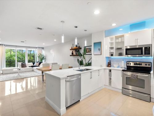 832-832 Ne 19th Ave, Fort Lauderdale, FL, 33304-3081 | Card Image