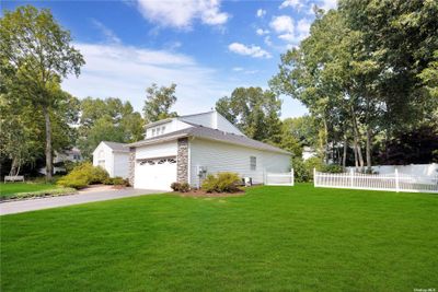 17 Morning Glory Drive, House other with 4 bedrooms, 2 bathrooms and null parking in Lake Grove NY | Image 3