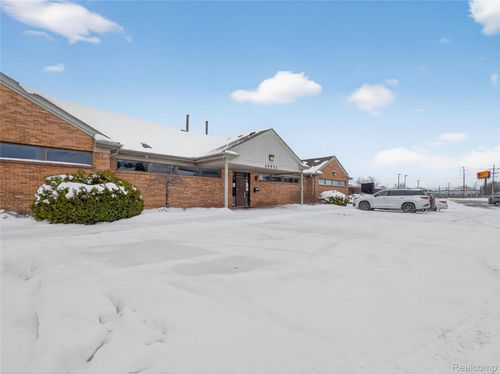 25932 Dequindre Rd, Warren, MI, 48091-1071 | Card Image