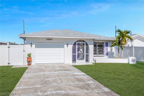 693 95th Ave N, Naples, FL, 34108-2454 | Card Image