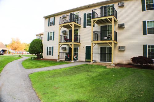 1702 White Cedar Blvd, Portsmouth, NH, 03801-6551 | Card Image