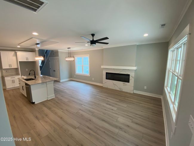 Living Room/Kitchen | Image 9