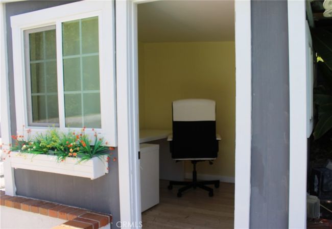 Inside pool house / office | Image 27