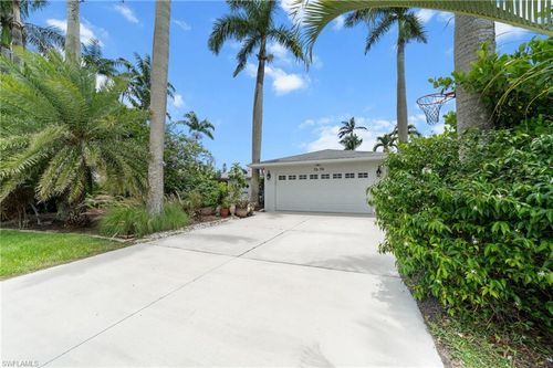 1370 Illinois Dr, NAPLES, FL, 34103-3889 | Card Image