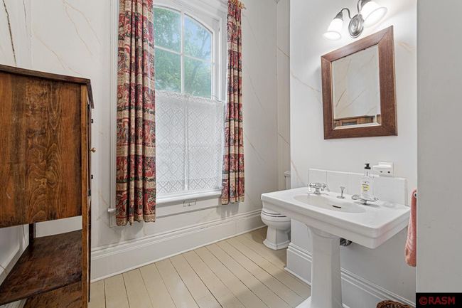 104 N 8 Th St, House other with 4 bedrooms, 5 bathrooms and null parking in Henderson MN | Image 25
