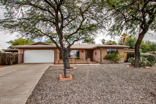 9530 E Baker St, Tucson, AZ, 85748-2709 | Card Image