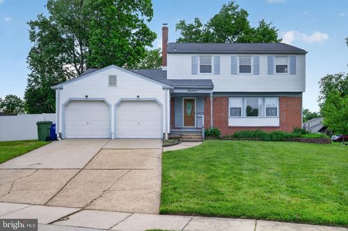 13 Village Ave, MARLTON, NJ, 08053-1811 | Card Image