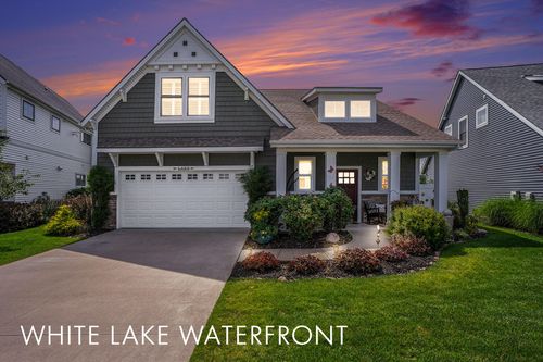 1002 S Cove Cir, Whitehall, MI, 49461-8604 | Card Image