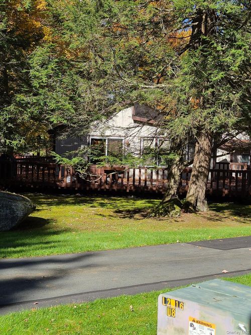 3 Edinburgh Ln, Monticello, NY, 12701-8430 | Card Image