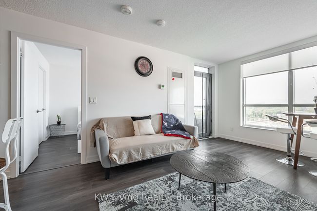805 - 8 Trent Ave, Condo with 2 bedrooms, 1 bathrooms and 1 parking in Toronto ON | Image 11