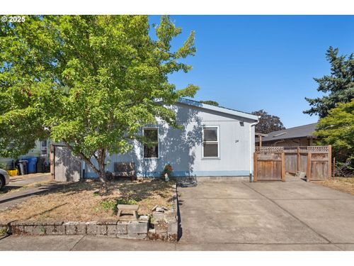 241 Nw Wade St, Estacada, OR, 97023-8519 | Card Image