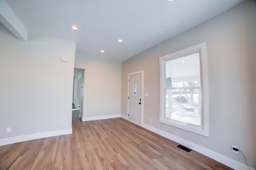 112 E Mulberry St, Watseka, IL, 60970-1685 | Card Image