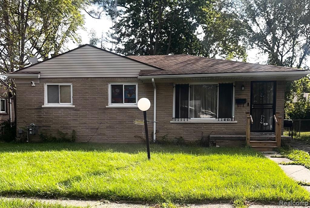 Cranwood Dr, Flint, MI 48505