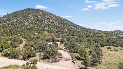 38 Camino Nevoso, Santa Fe, NM, 87505-1456 | Card Image