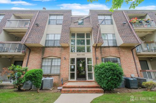 402 Hidden Village Dr, Perth Amboy, NJ, 08861-3376 | Card Image