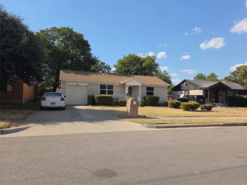 1017 E Spurgeon St, Fort Worth, TX, 76115-3627 | Card Image