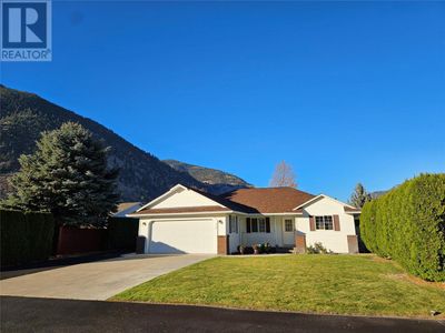 428 Vanderlinde Dr, House other with 3 bedrooms, 2 bathrooms and 5 parking in Keremeos BC | Image 1