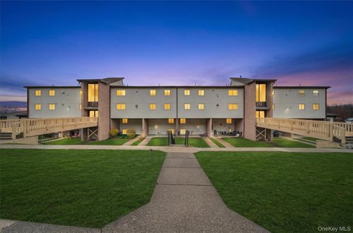 129 Concord Ln, Middletown, NY, 10940-6633 | Card Image