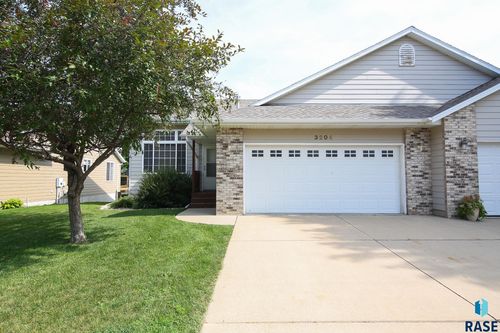 3204 S Moonflower Ave, Sioux Falls, SD, 57110-4414 | Card Image