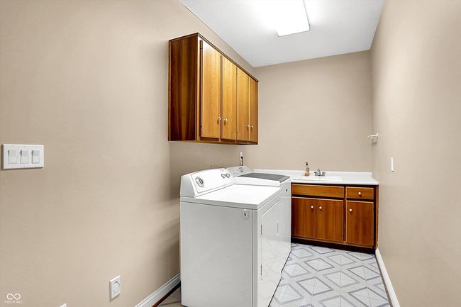 Laundry Rm main level | Image 25