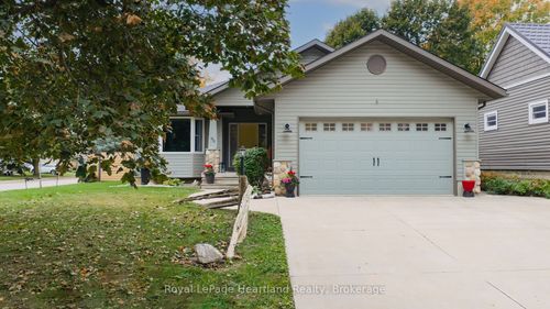 90 Joseph St, Clinton, ON, N0M1L0 | Card Image