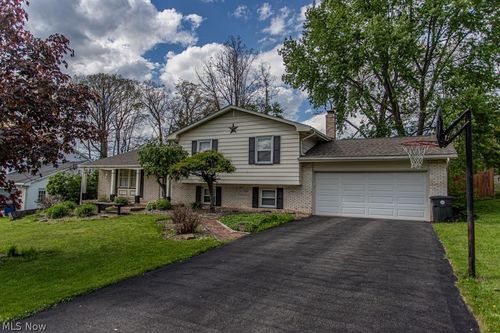 8523 Sleepy Hollow Dr Ne, Warren, OH, 44484-2049 | Card Image
