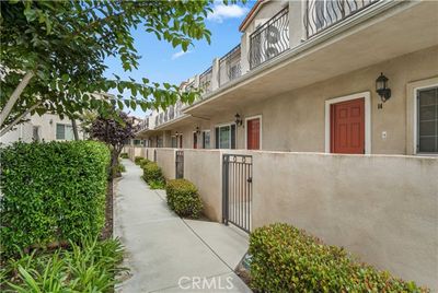 15 - Cravens Avenue, Townhouse with 3 bedrooms, 2 bathrooms and 3 parking in Torrance CA | Image 3