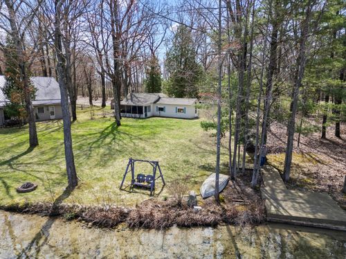 8982 W School Section Lake Dr, Mecosta, MI, 49332-9581 | Card Image