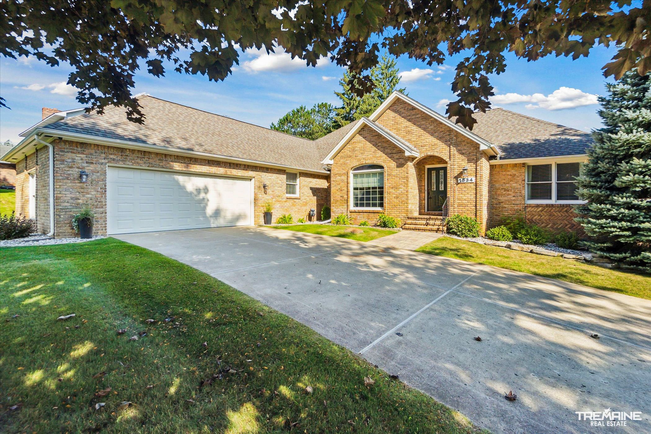 Lake Valley Dr, Fenton, MI 48430