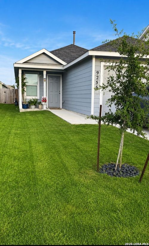 9256 James Bowie, Seguin, TX, 78155-3482 | Card Image