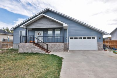 340 W W 300 N, House detached with 5 bedrooms, 3 bathrooms and 8 parking in Raymond AB | Image 1