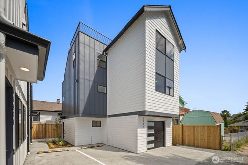 3945 S Morgan Street, Seattle, WA, 98118 | Card Image