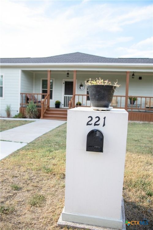 221 E Hamilton Ave, Rockdale, TX, 76567-2354 | Card Image