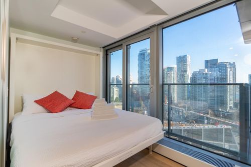 {{alt}} | Card Image