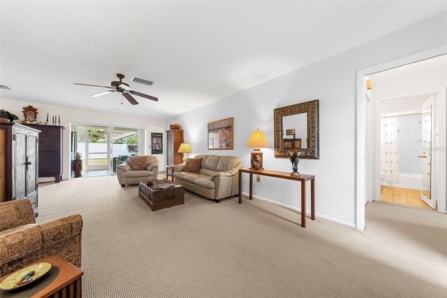 7460 W Country Club Dr N, Condo with 2 bedrooms, 2 bathrooms and null parking in Sarasota FL | Image 8