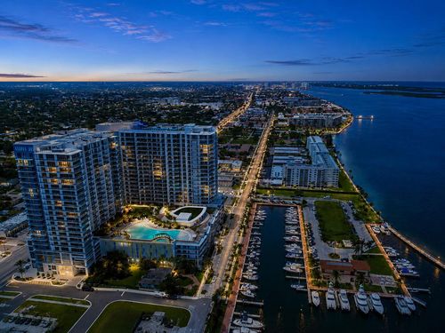 621-220 Lake Shore Dr, Lake Park, FL, 33403-3584 | Card Image