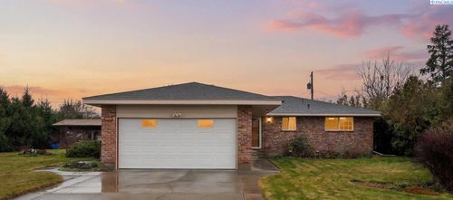 4004 W Nixon St, Pasco, WA, 99301-2926 | Card Image