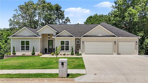 2055 Collins Dr, Pea Ridge, AR, 72751-3040 | Card Image