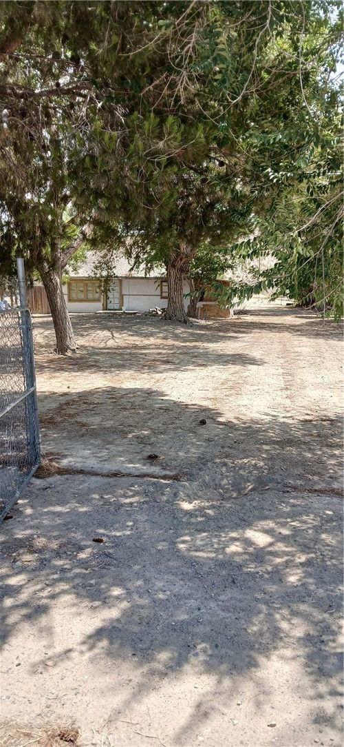 20623 National Trails Hwy, Oro Grande, CA, 92368-9591 | Card Image