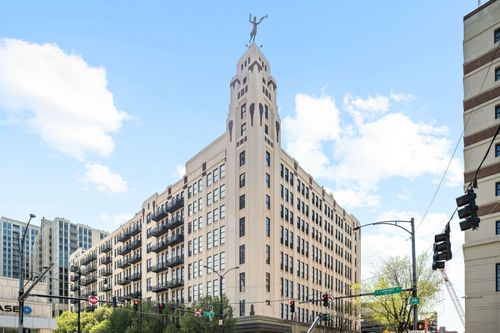 620-758 Larrabee St, Chicago, IL, 60654-6450 | Card Image