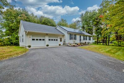 60 N Hatfield Rd, House other with 3 bedrooms, 3 bathrooms and 2 parking in Hatfield MA | Image 1