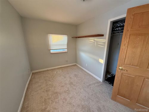 6119 E Bristol Road, Burton, MI, 48519 | Card Image