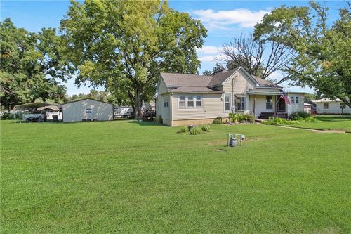 911 E 5th St, Altamont, KS, 67330-9242 | Card Image