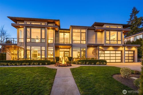 9216 Ne 13th St, Clyde Hill, WA, 98004-3448 | Card Image