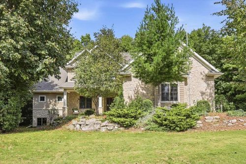 1387 Radcliff Road, NEENAH, WI, 54956 | Card Image