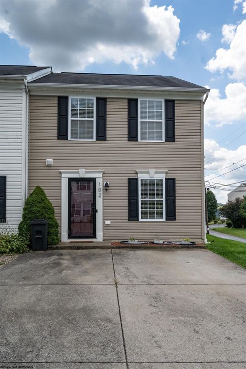 102 Park Place Dr, Morgantown, WV, 26508-4521 | Card Image
