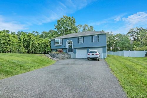13 Jodphur Ln, Newburgh, NY, 12550-3811 | Card Image